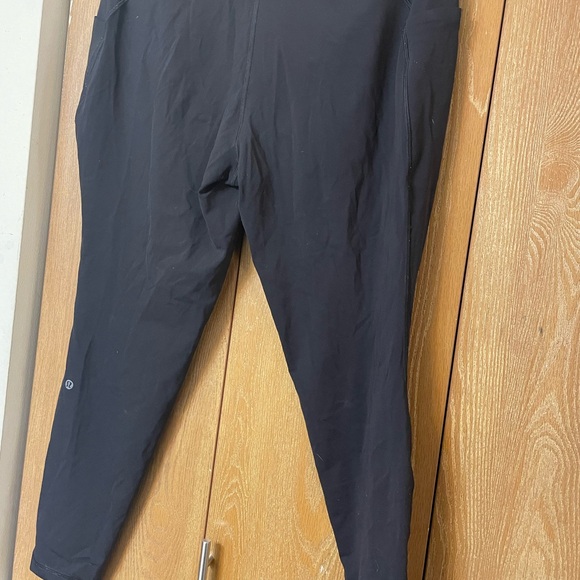 Lululemon Black Leggings swift speed with pockets - Picture 5 of 6